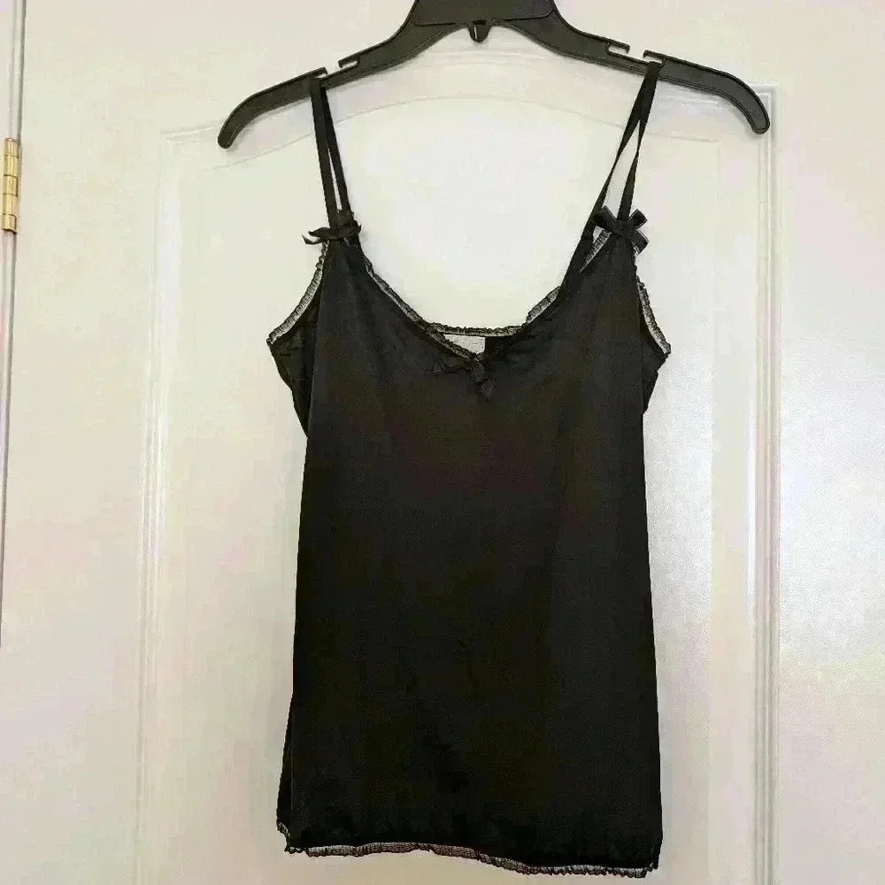 La senza frills and thrills black camisole size medium